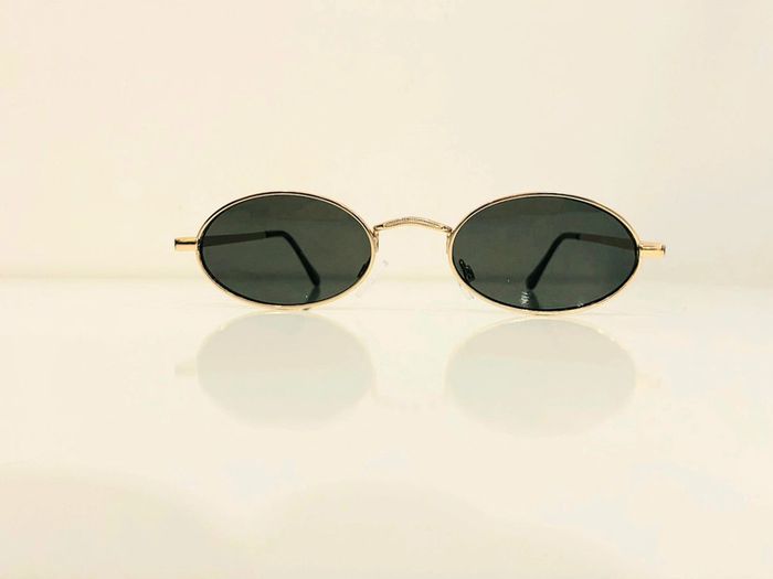 Lunette de soleil mixte ovale dorée verres verts uvprotection catégorie 3 taille moyenne - photo numéro 2