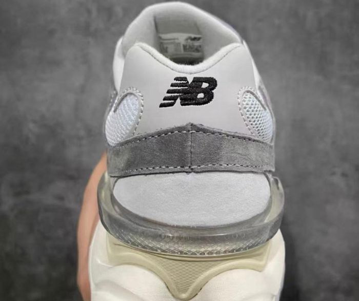 New Balance NB 9060 taille 44 - photo numéro 5