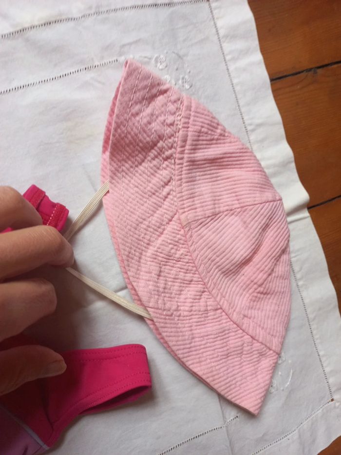 Lot été chapeau et maillot 6 à 12 mois - photo numéro 3