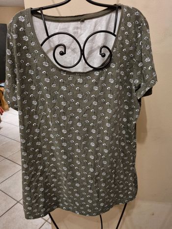 T-shirt kaki et blanc