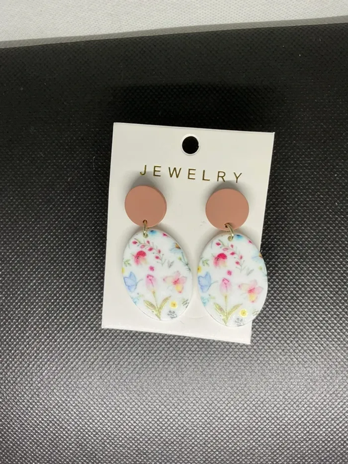 Boucle d’oreille n°69 neuve