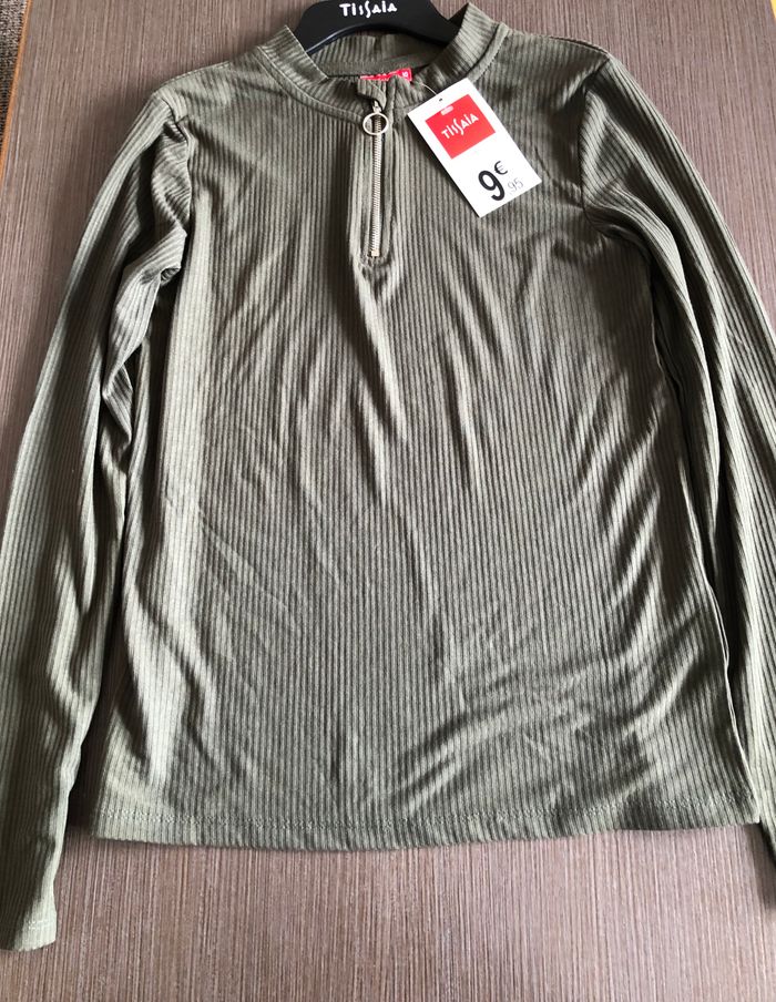 tee shirt kaki avec fermeture devant XS 14 ans