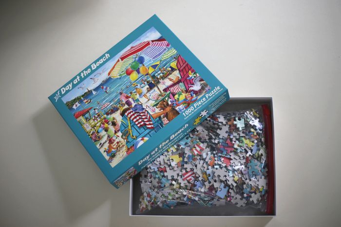 Puzzle 1000 pièces "Day at the Beach" Vermont Christmas Company - photo numéro 4