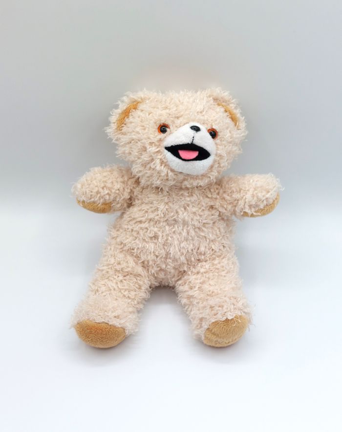 Peluche ours beige blanc ROBIJN tire la langue 23 cm nom Cajoline Belgique Pays-Bas