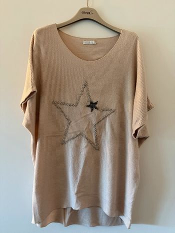 Pull sans manche beige avec étoiles