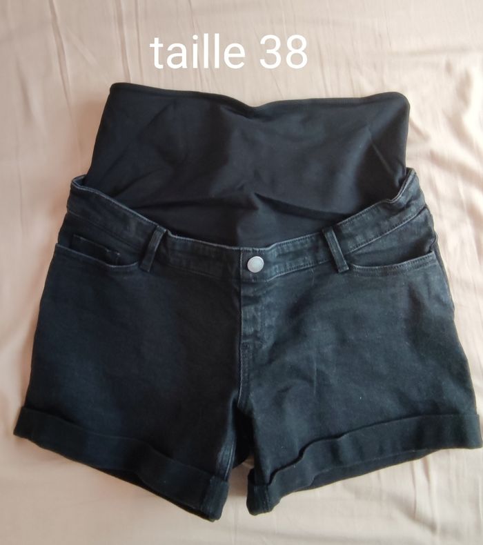 Short noir