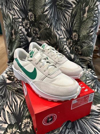 Nike waffle nav