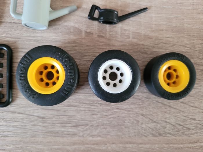 Lot playmobils accessoires de garage - photo numéro 5