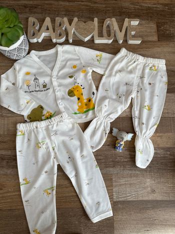 - Ensemble   - 3 mois - Très bon état