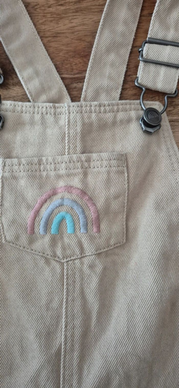 Salopette coton beige arc en ciel très bon état - Taille 18 / 24 mois - Primark - photo numéro 2