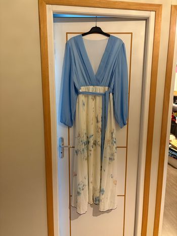Robe longue bleu et beige jamais mise