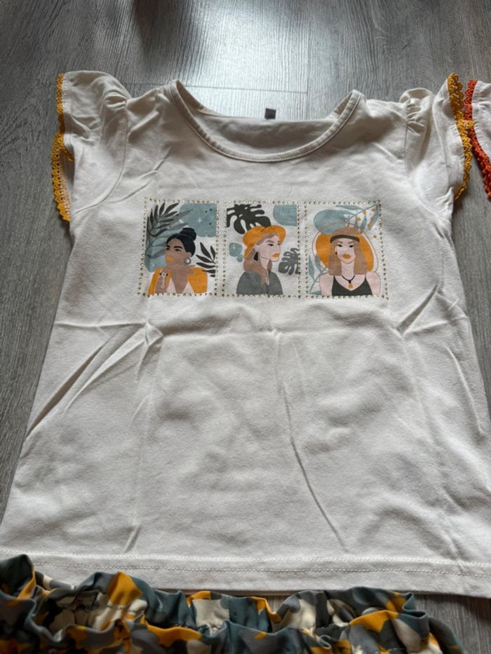 Lot jupes courtes et tee shirt  8 ans - photo numéro 6