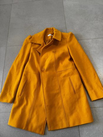 Manteau orange Naf Naf, il ya des traces sur les manches, taille 38