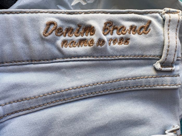 Short / Pantacourt 8 ans (128 cm) – Jean bleu clair – TBE - photo numéro 4