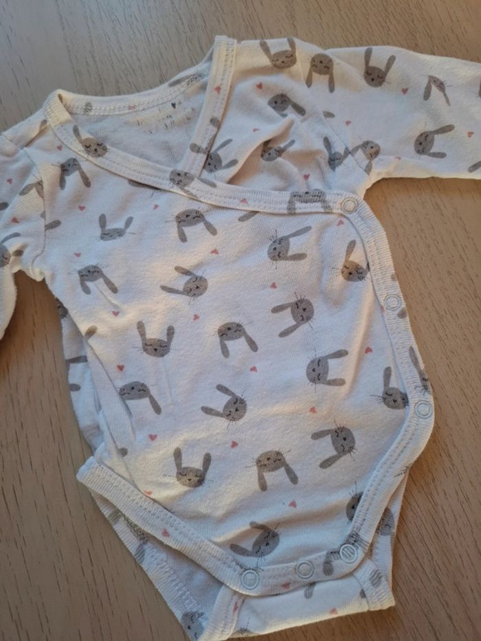 Lot bodies et pyjama - photo numéro 5