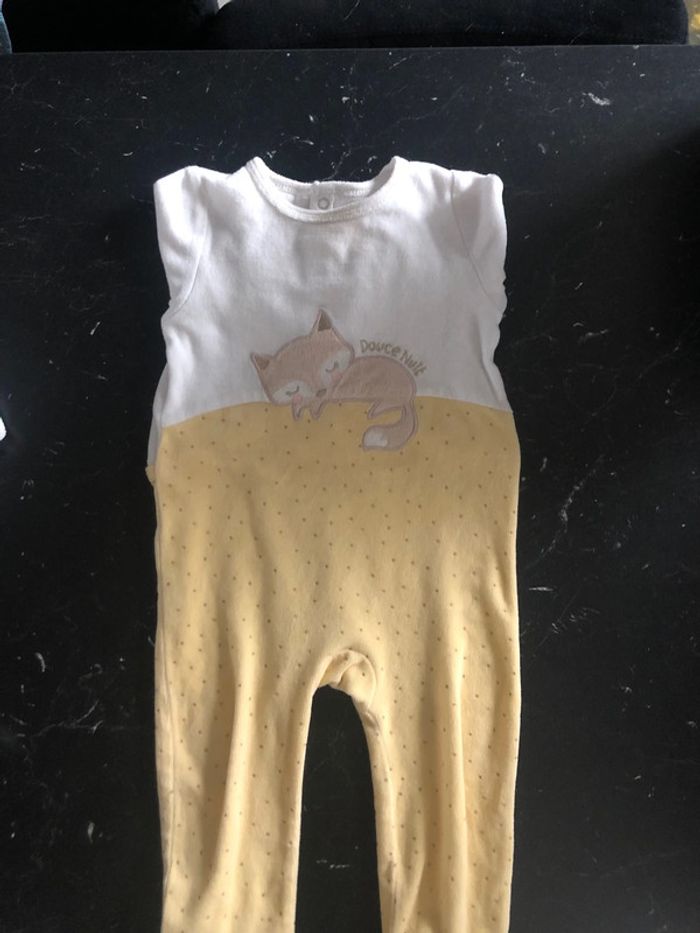 Lot 3 pyjamas velour tachés - photo numéro 5