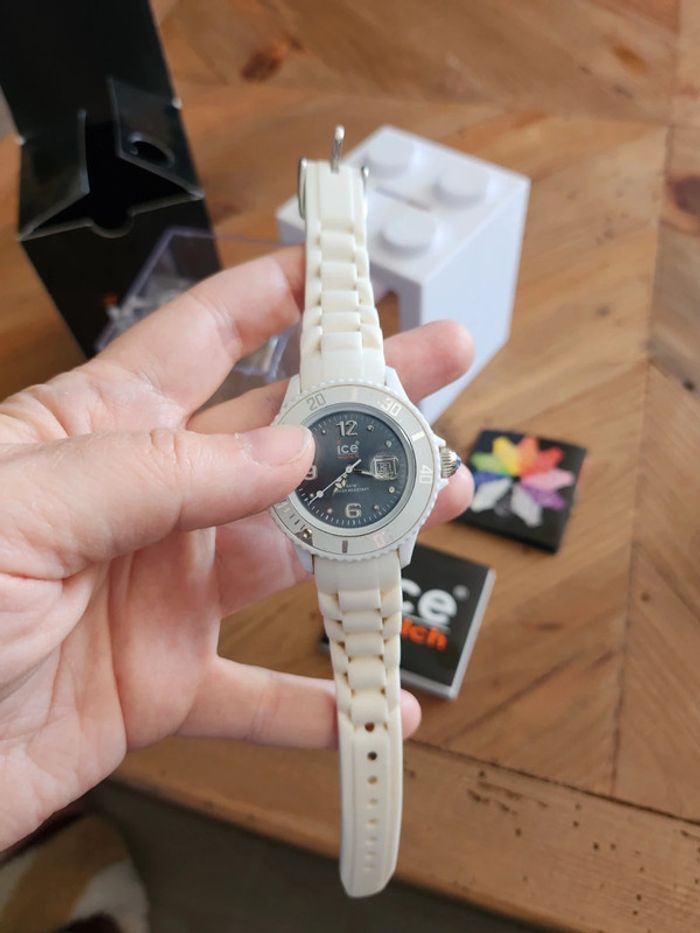 Montre ice watch en bon état avec boîte et notice - photo numéro 2
