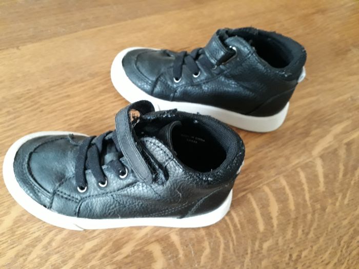 Chaussures , Baskets montantes noires Kiabi  P 25 - photo numéro 3