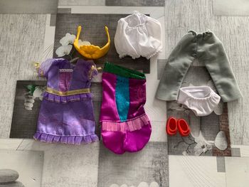 Lot vêtements/chaussures/accessoires pour poupée ou