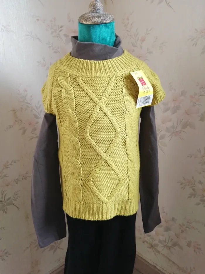 Pull vert en maille tressée sans manches et sous pull marron / zamba / (8ans) - photo numéro 3