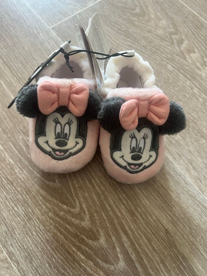 Chausson pantoufle Minnie mouse Disney 6/9 mois - photo numéro 2