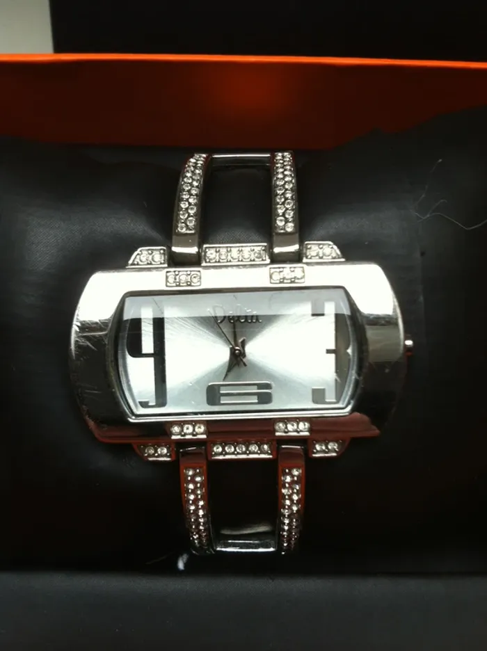 Montre argentée avec strass