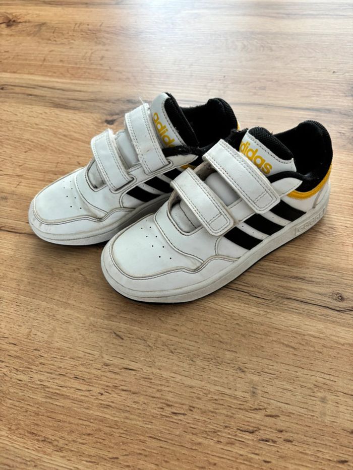 Baskets enfant adidas blanches noir et jaune taille 31 - photo numéro 3