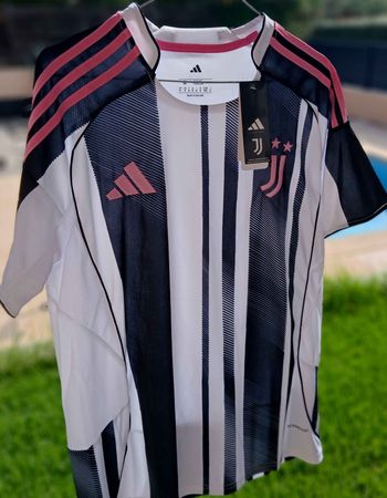 Maillot Juventus Turin 2025-2026 taille M Domicile Neuf