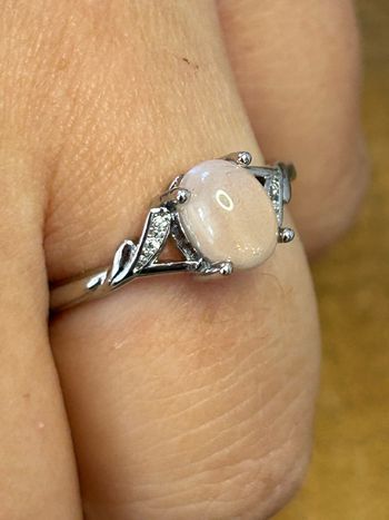 Bague réglable en laiton et opale – Éclat & Inspiration