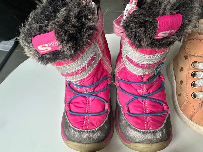 Lot de 4 paires de chaussures et bottes de neige taille 20 a 22 zara, kiabi et autres - photo numéro 2