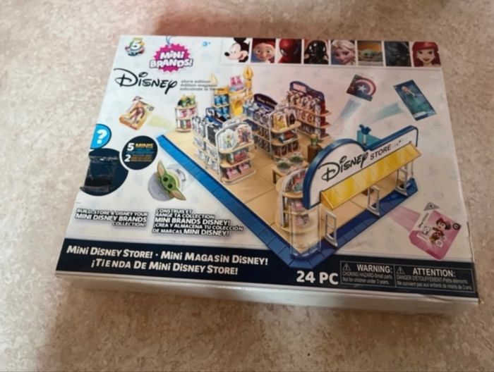 Disney Store en bon état complet avec 5 surprise - photo numéro 6