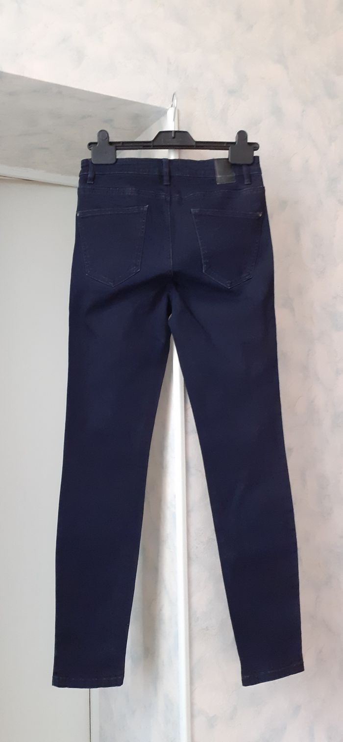 Jean femme taille 36-38 - photo numéro 2