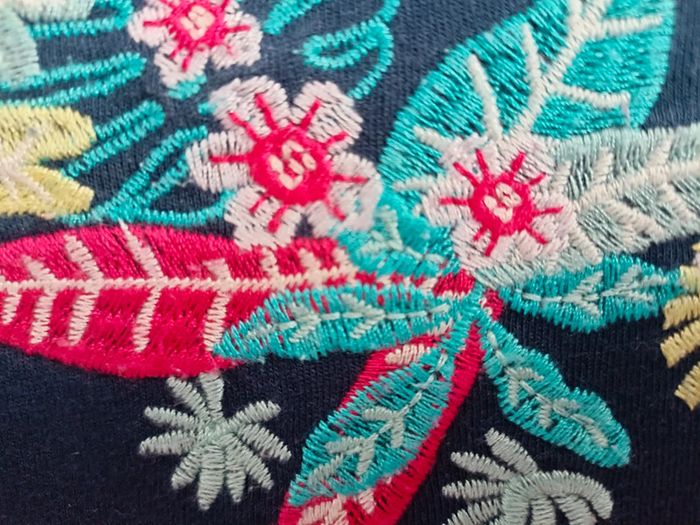 Haut manches longues LCDP fille bleu marine fleuri en 5 ans - photo numéro 4