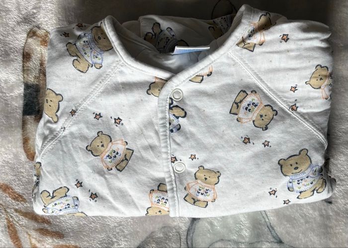 Gilet à boutons taille 1 mois - photo numéro 2