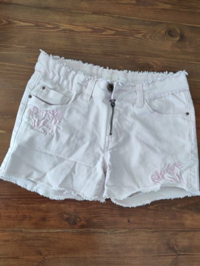 Short brodé rose clair
