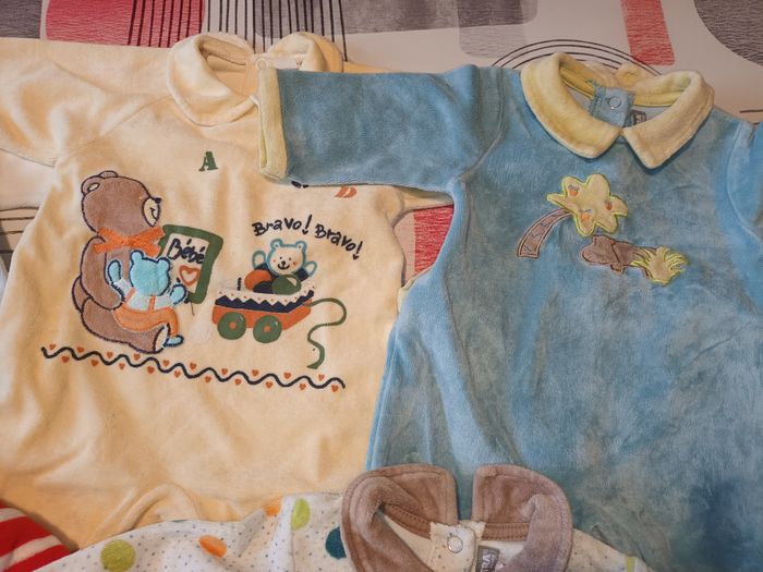 Lot 5 pyjamas Taille 1 mois - photo numéro 4