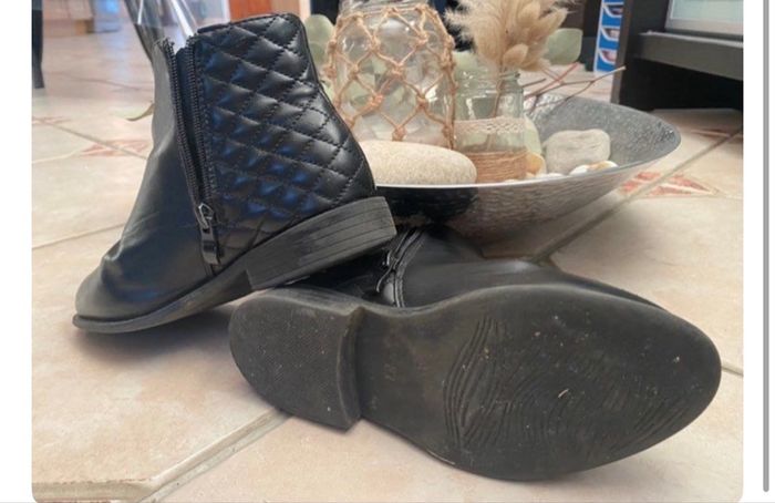 Bottines noires fille en très bon état - photo numéro 3