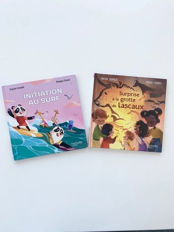 Lot de 2 livres hachette jeunesse - Initiation au surf et Surprise à la grotte de Lascaux