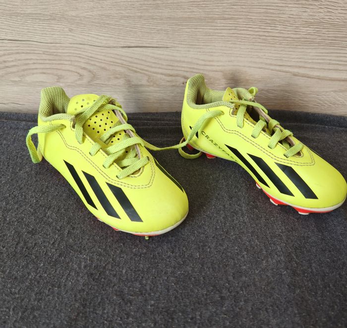 Crampons de foot moulés Adidas 28