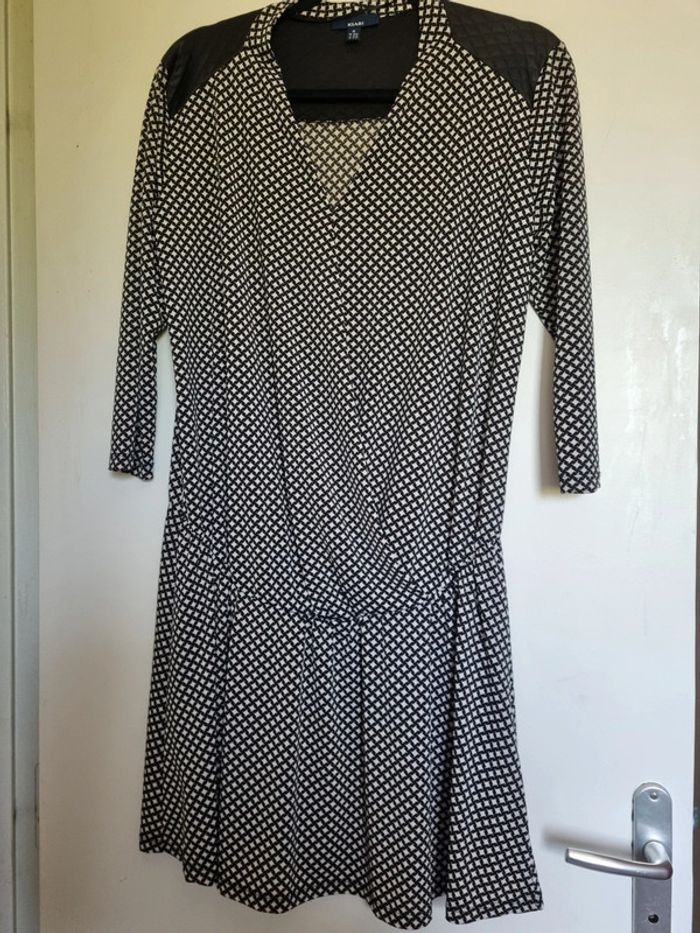 Robe de maternité manche trois quart, noire et blanche, Kiabi. Taille 38/40. NEUF - photo numéro 4