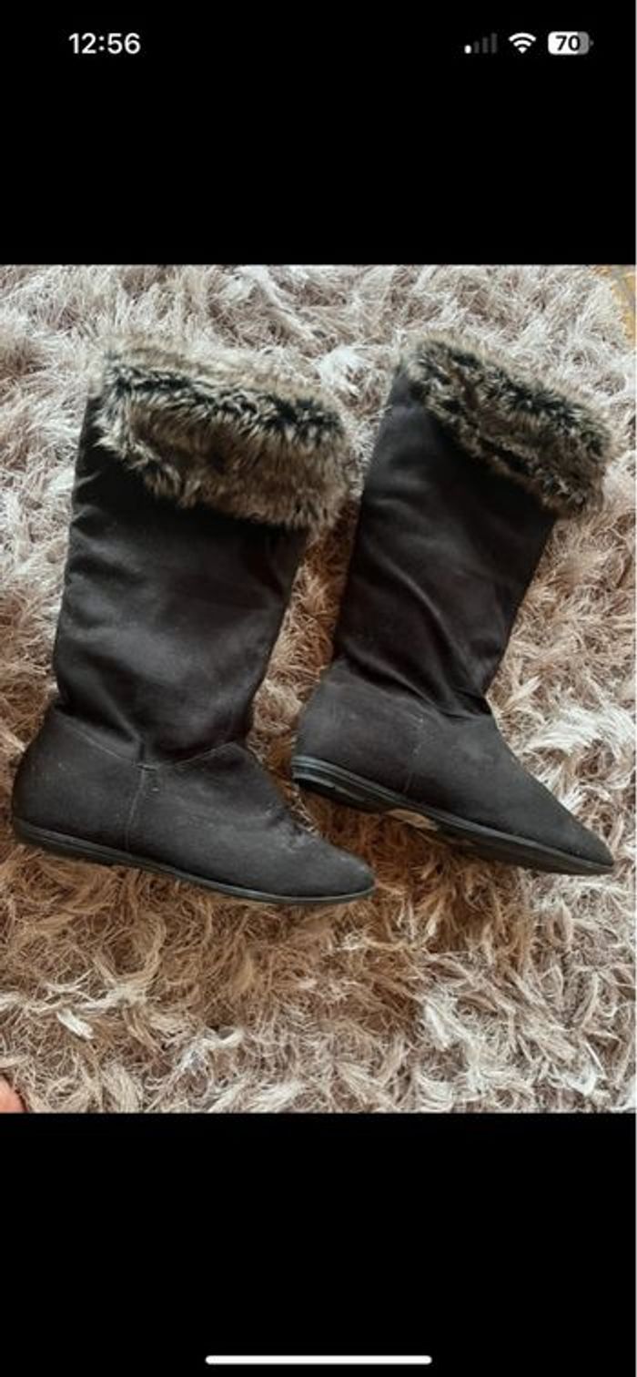 Bottes noires plates  à fourrure - photo numéro 2