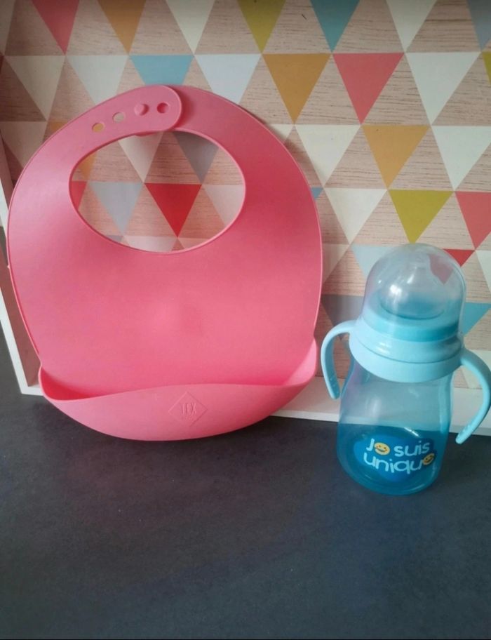 Bavoir récupérateur silicone et tasse d'apprentissage - photo numéro 2