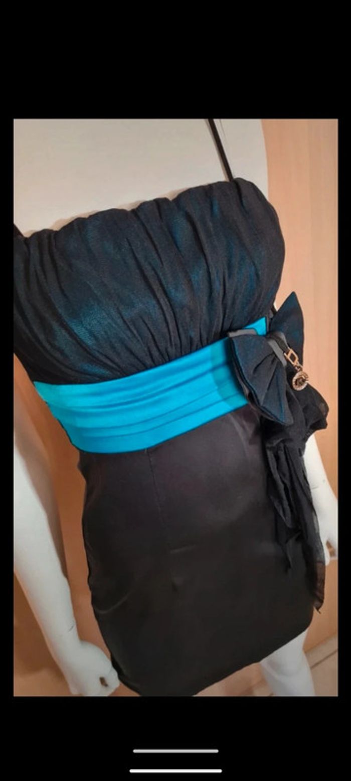 Jolie robe noire à bretelles et bleu avec une S - photo numéro 2