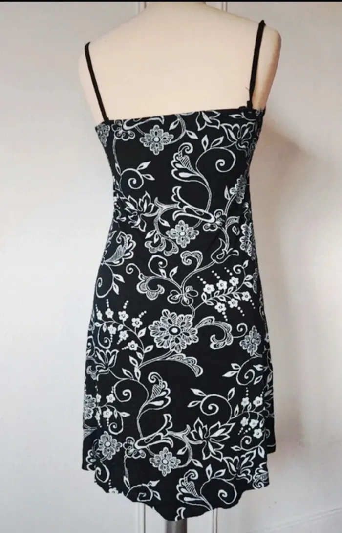 💎robe à bretelles design noir imprimé floral blanc vintage tendance taille 3 L 40 - photo numéro 3