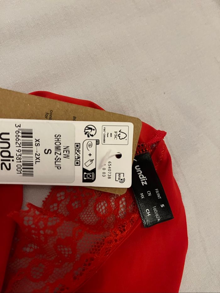 Culotte / slip rouge en microfibre avec dentelle - photo numéro 3