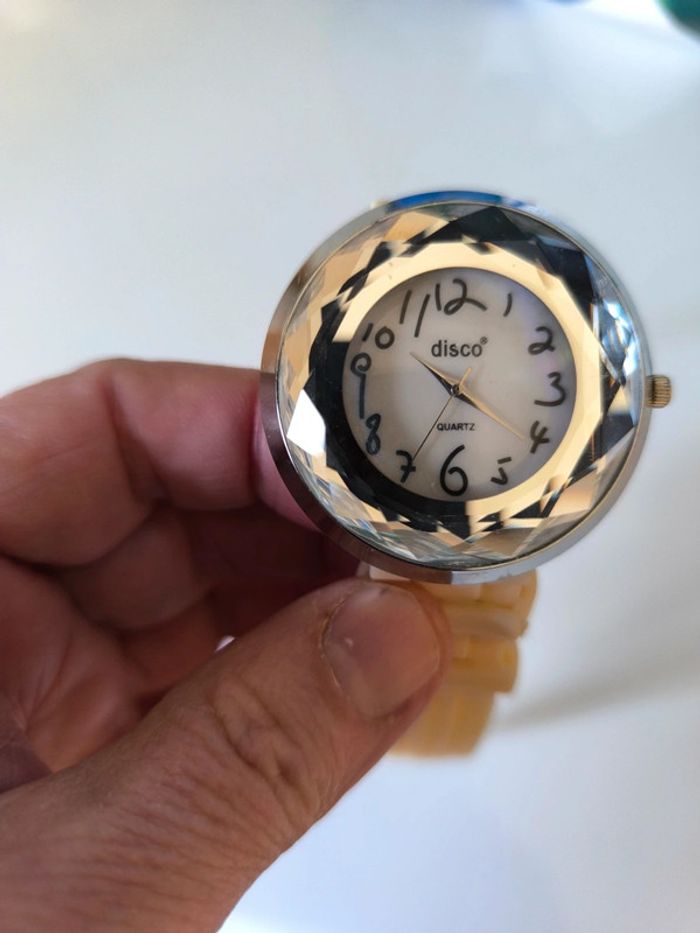 Montre femme
Il faut remettre une pile