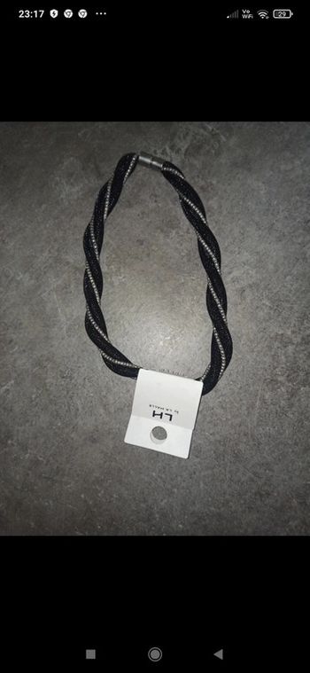 Collier noir et gris