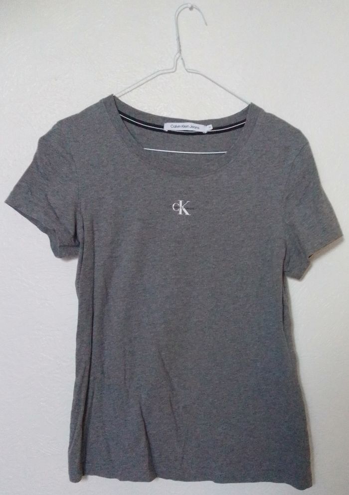 T-shirt Calvin Klein - photo numéro 1