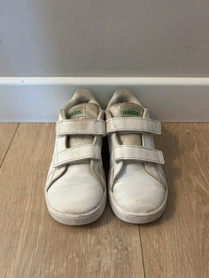 Basket Adidas Advantage blanc et vert Pointure 27
