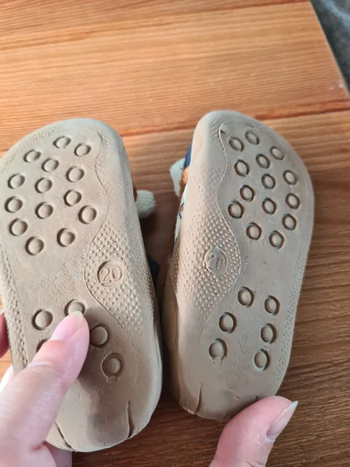 Chaussons à scratchs Taille 20 - photo numéro 3